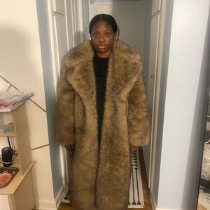 Luxurious Faux Fur Coat in Brown